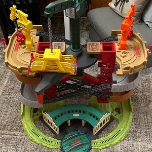 Thomas & Friends Multi-Level Train Set with Yellow and Green